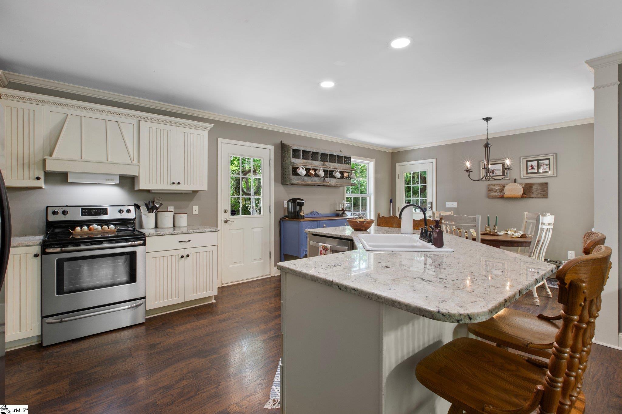 254 Bramlett Road Taylors, SC 29687 - Photo 10 of 36