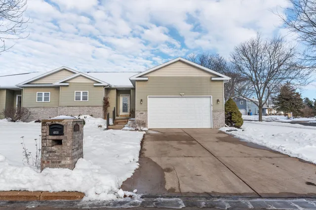 $425,000 | 100 Jennifer Circle, Mount Horeb, WI 53572