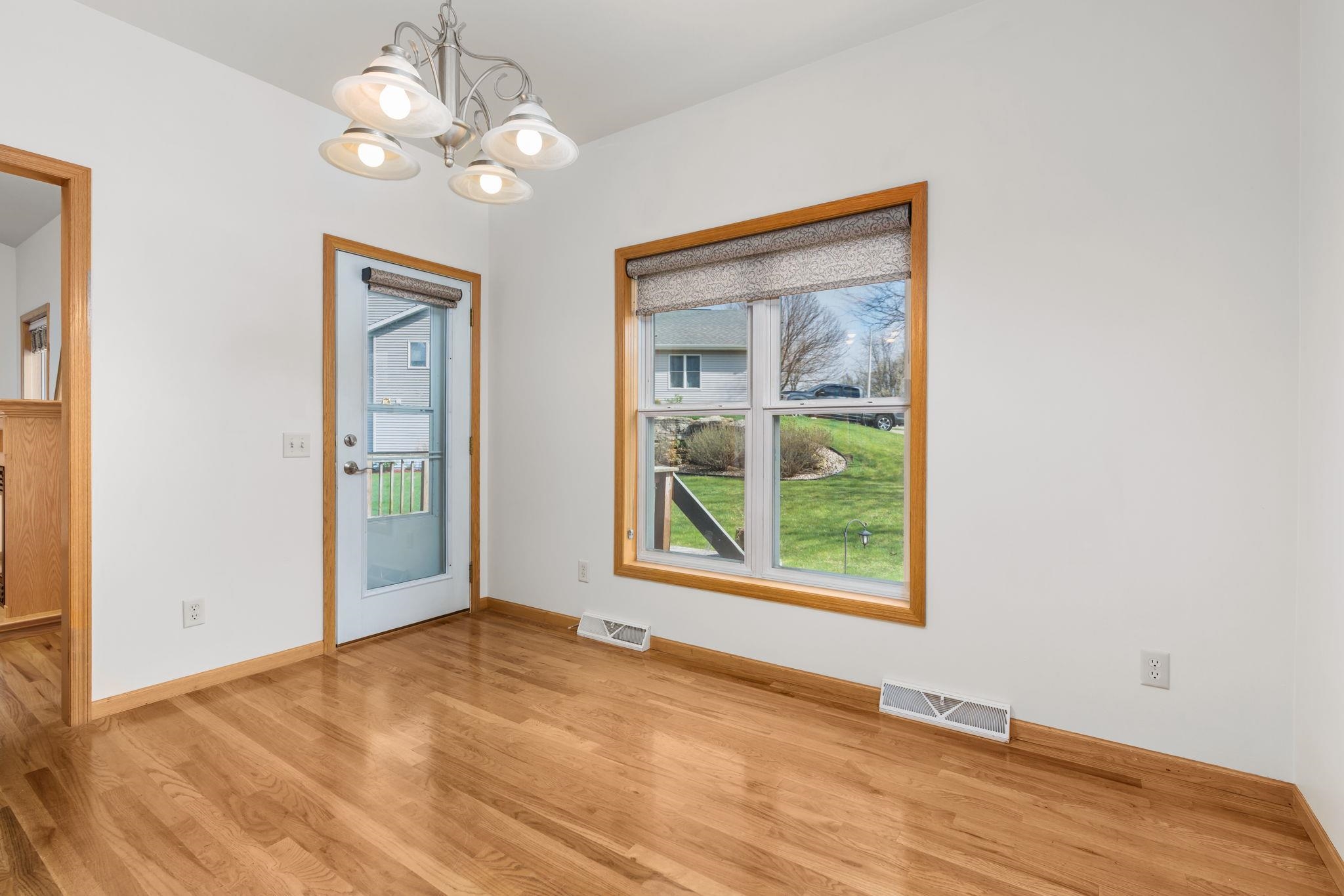 100 Jennifer Circle Mount Horeb, WI 53572 - Photo 8 of 38