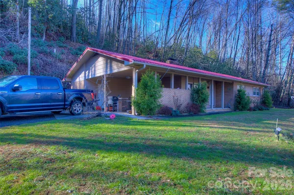 $398,000 | 583 Deer Park Lake Road, Spruce Pine, NC 28777