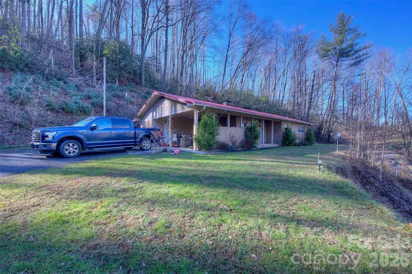 $398,000 | 583 Deer Park Lake Road, Spruce Pine, NC 28777