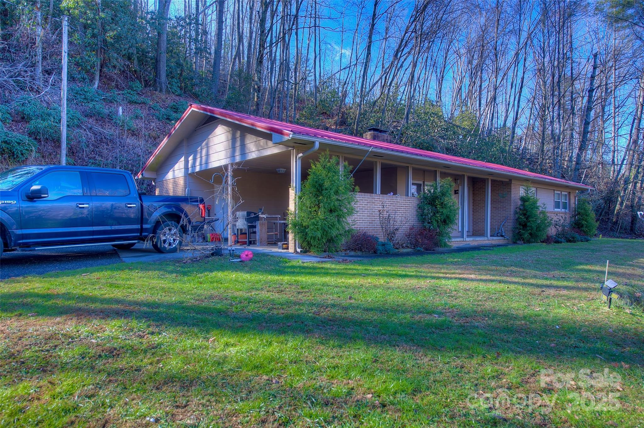 583 Deer Park Lake Road Spruce Pine, NC 28777 - Photo 2 of 24 a backyard of a house with wooden fence and a yard