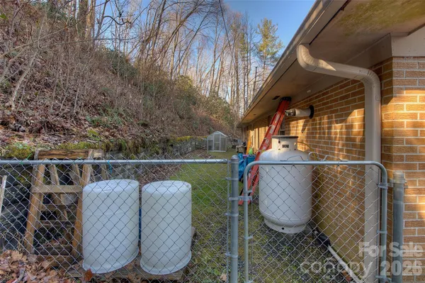 $398,000 | 583 Deer Park Lake Road, Spruce Pine, NC 28777