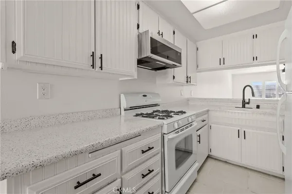 $210,000 | 616 South Santa Fe Street, Unit 7, Hemet, CA 92543
