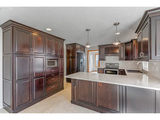 $1,475,000 | 2665 North Pacific Highway West, Rickreall, OR 97371