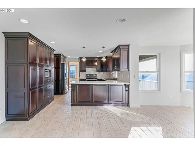 $1,475,000 | 2665 North Pacific Highway West, Rickreall, OR 97371