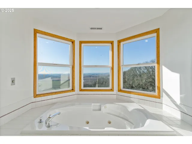 $1,475,000 | 2665 North Pacific Highway West, Rickreall, OR 97371