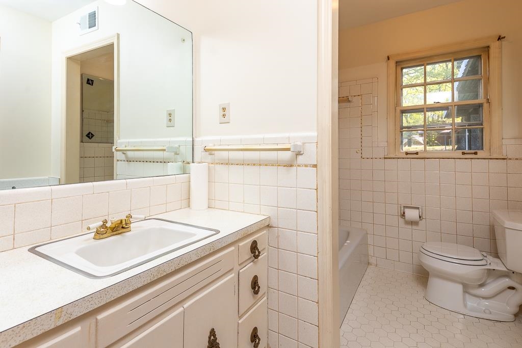 2448 Elmore Park Road Bartlett, TN 38134 - Photo 20 of 28 a bathroom with a sink toilet and shower
