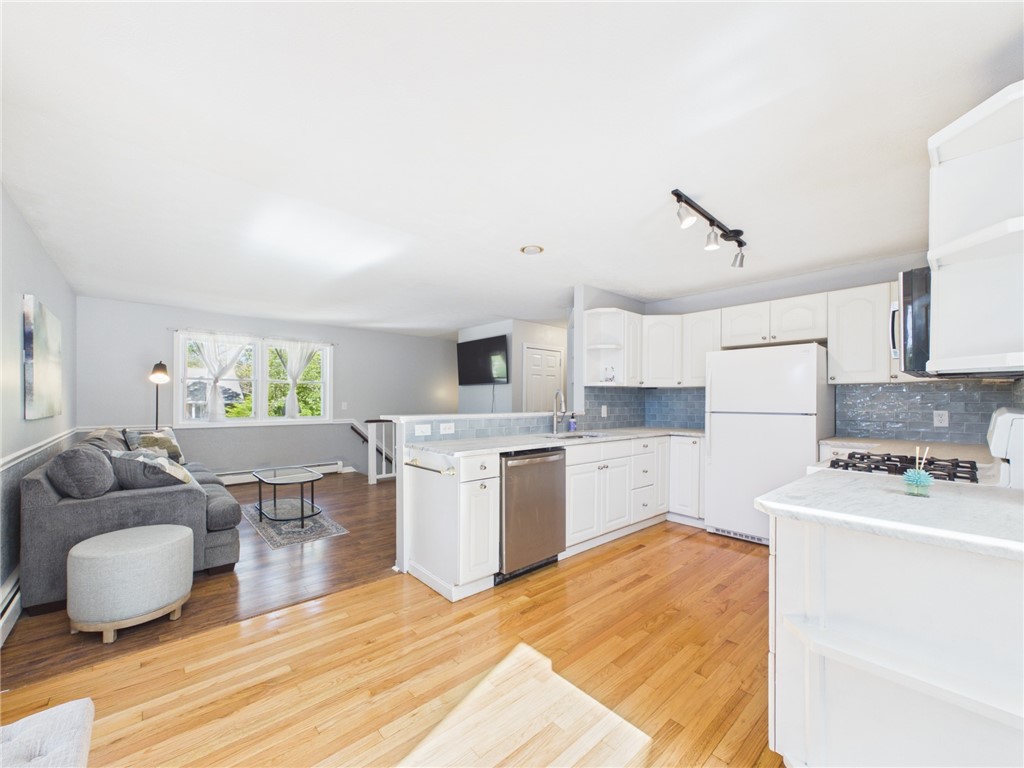 119 Hemlock Road South Kingstown, RI 02879 - Photo 8 of 46