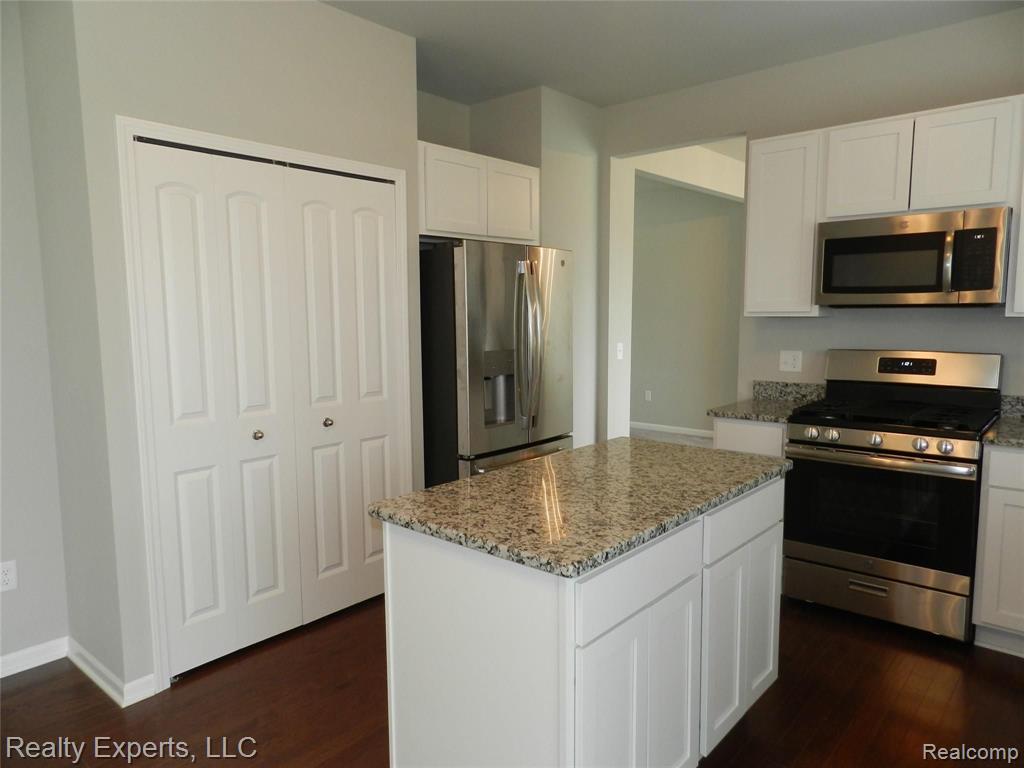 13428 Stamford Road Belleville, MI 48111 - Photo 10 of 27