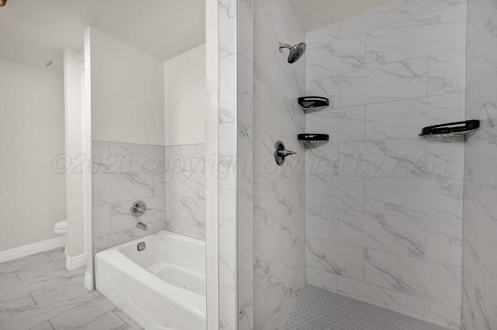 8027 Simpson Drive Amarillo, TX 79121 - Photo 27 of 32 a bathroom with a bathtub