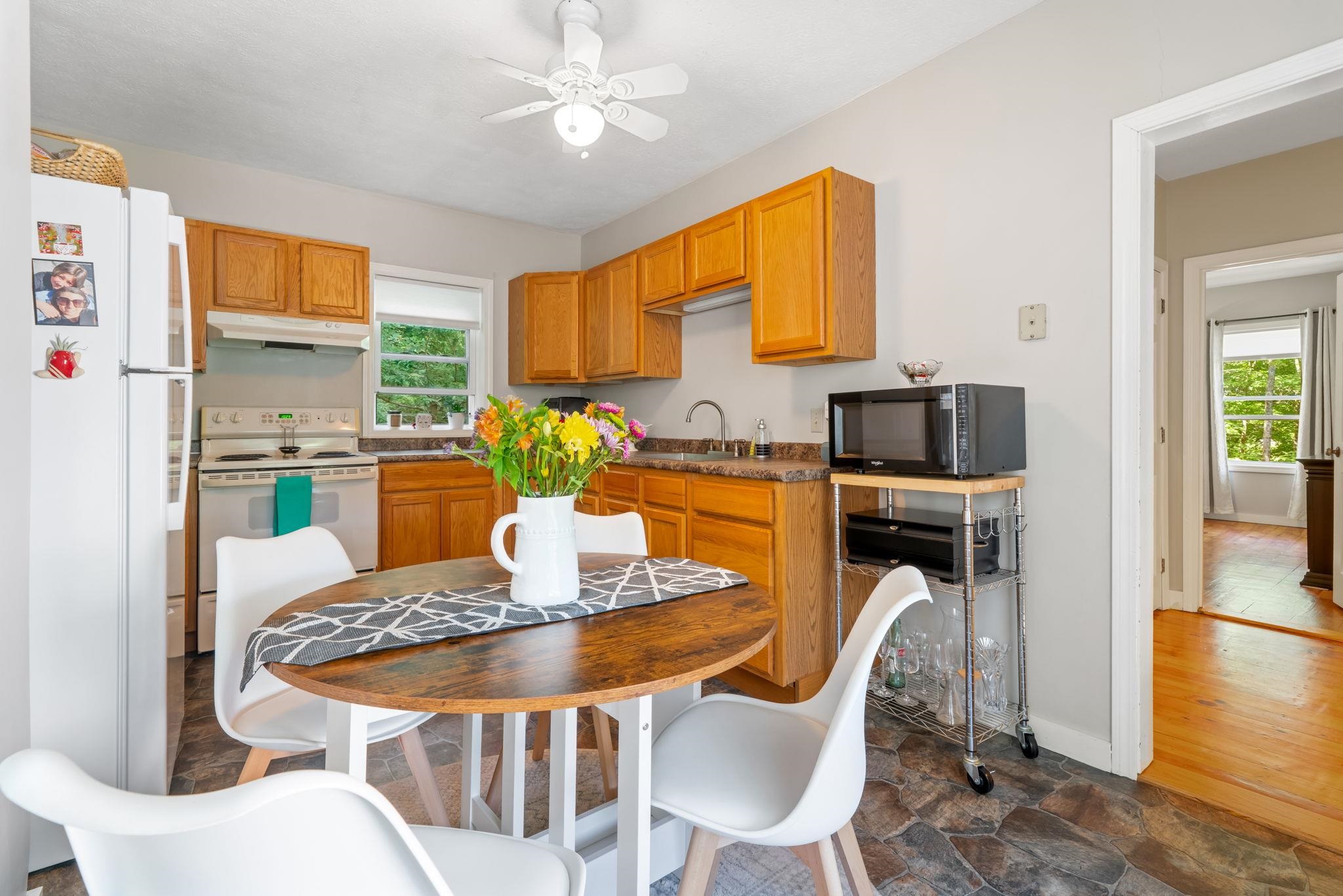 16 Meetinghouse Hill Road New Boston, NH 03070 - Photo 3 of 46