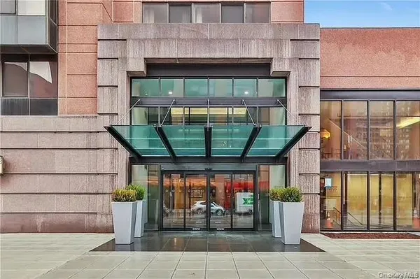 $3,850 | 4 Martine Avenue, Unit 306, White Plains, NY 10606