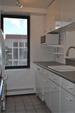 $3,850 | 4 Martine Avenue, Unit 306, White Plains, NY 10606