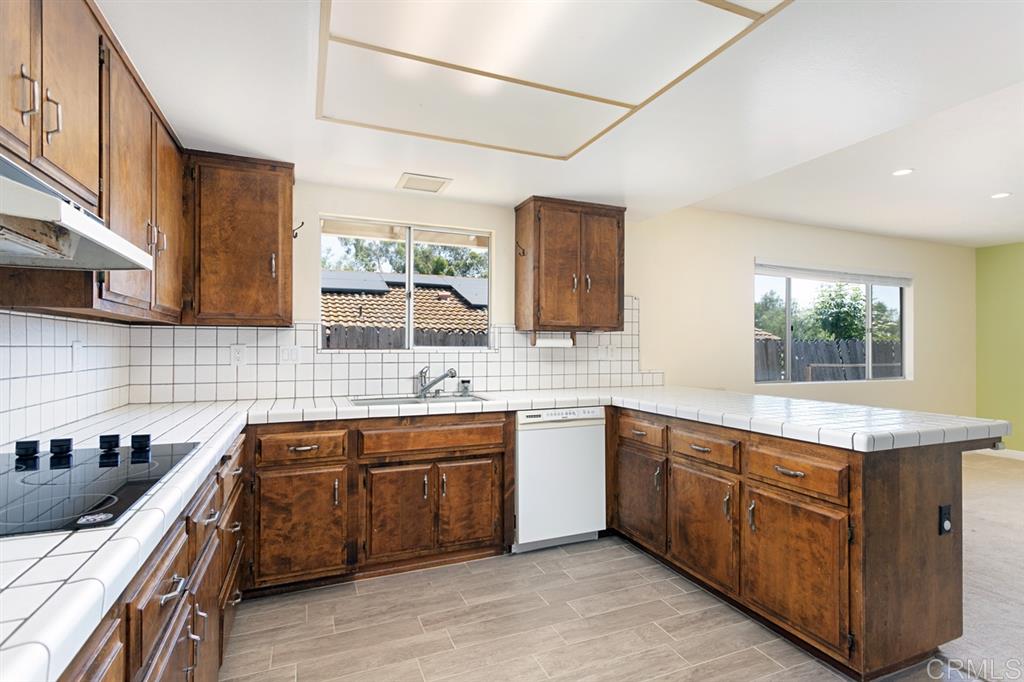 121 Alva Lane Fallbrook, CA 92028 - Photo 9 of 25 Gallery Image 9