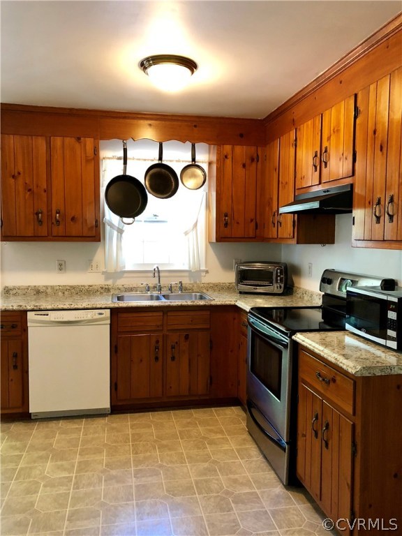 10612 Tokay Road Chesterfield, VA 23832 - Photo 7 of 18 a kitchen with a stove top oven sink and cabinets