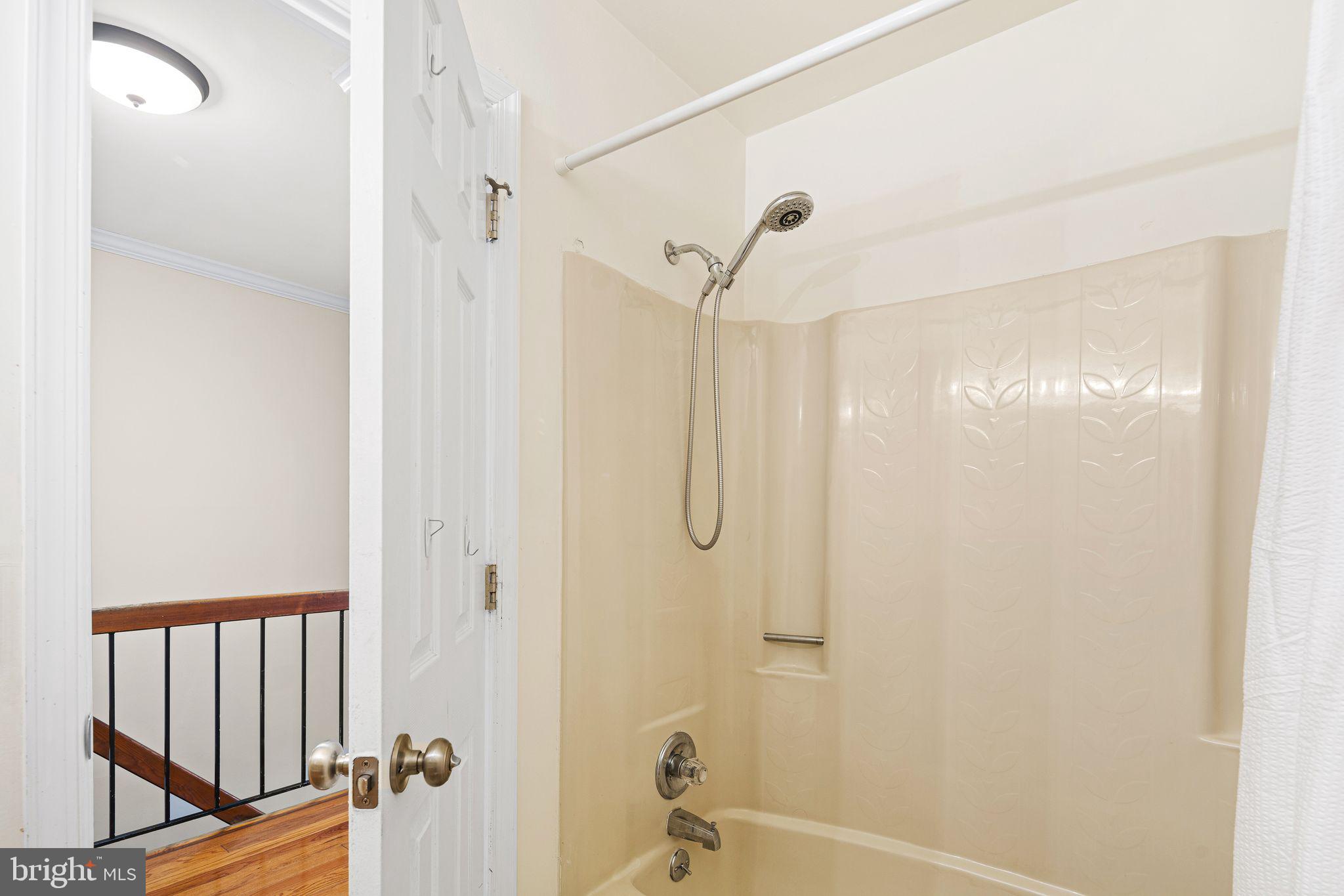 1485 Tarleton Place Warminster, PA 18974 - Photo 21 of 34 Full Hall Bath