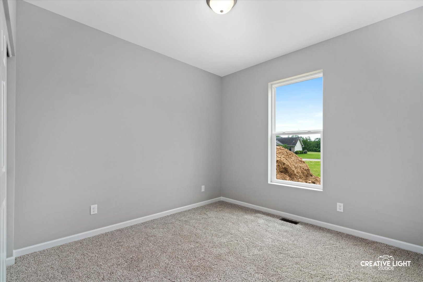 526 Hahn Drive Cortland, IL 60112 - Photo 15 of 20 an empty room with windows