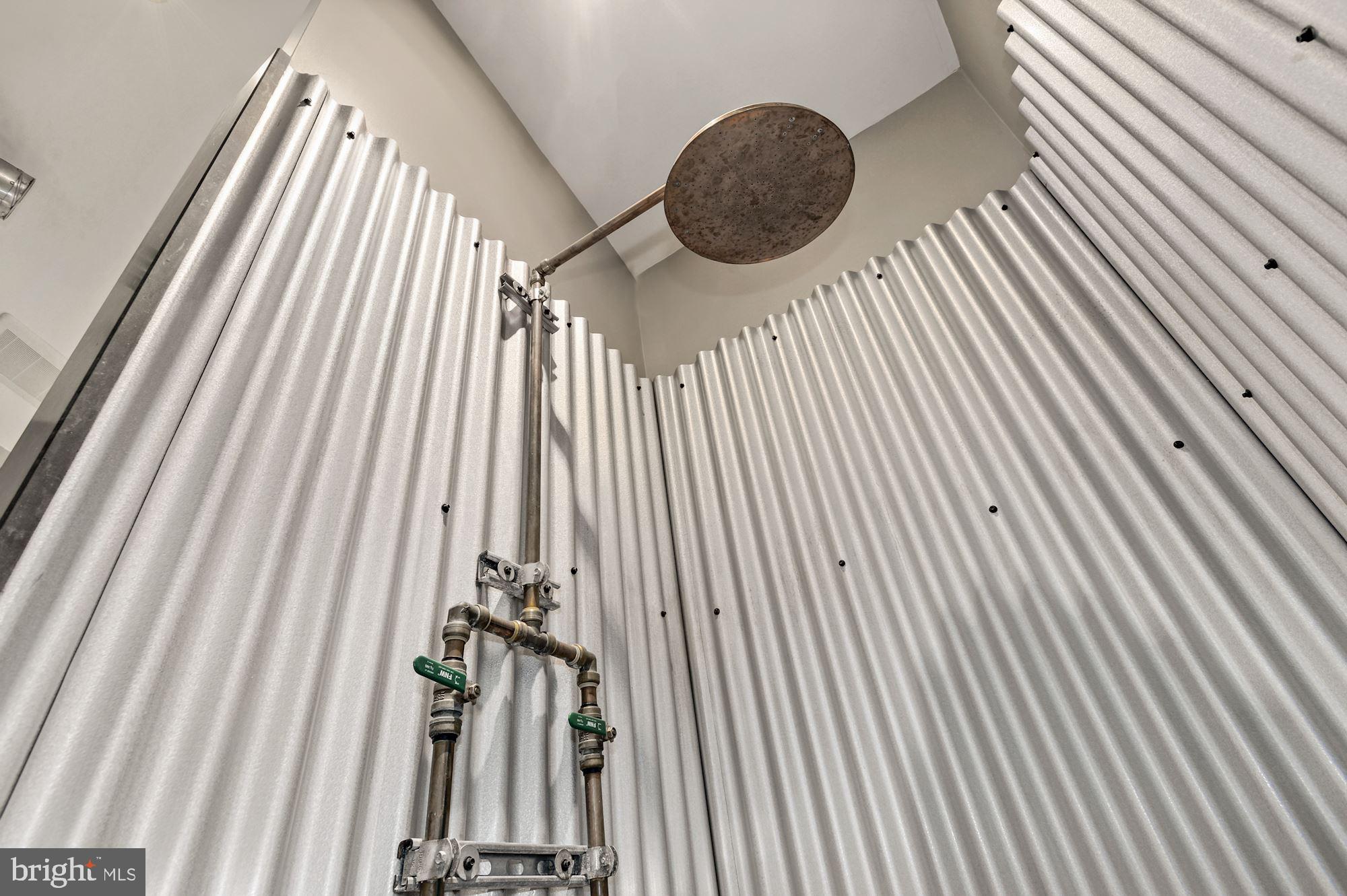 6480 Fireside Place Marshall, VA 20115 - Photo 24 of 36 More industrial features in second bath