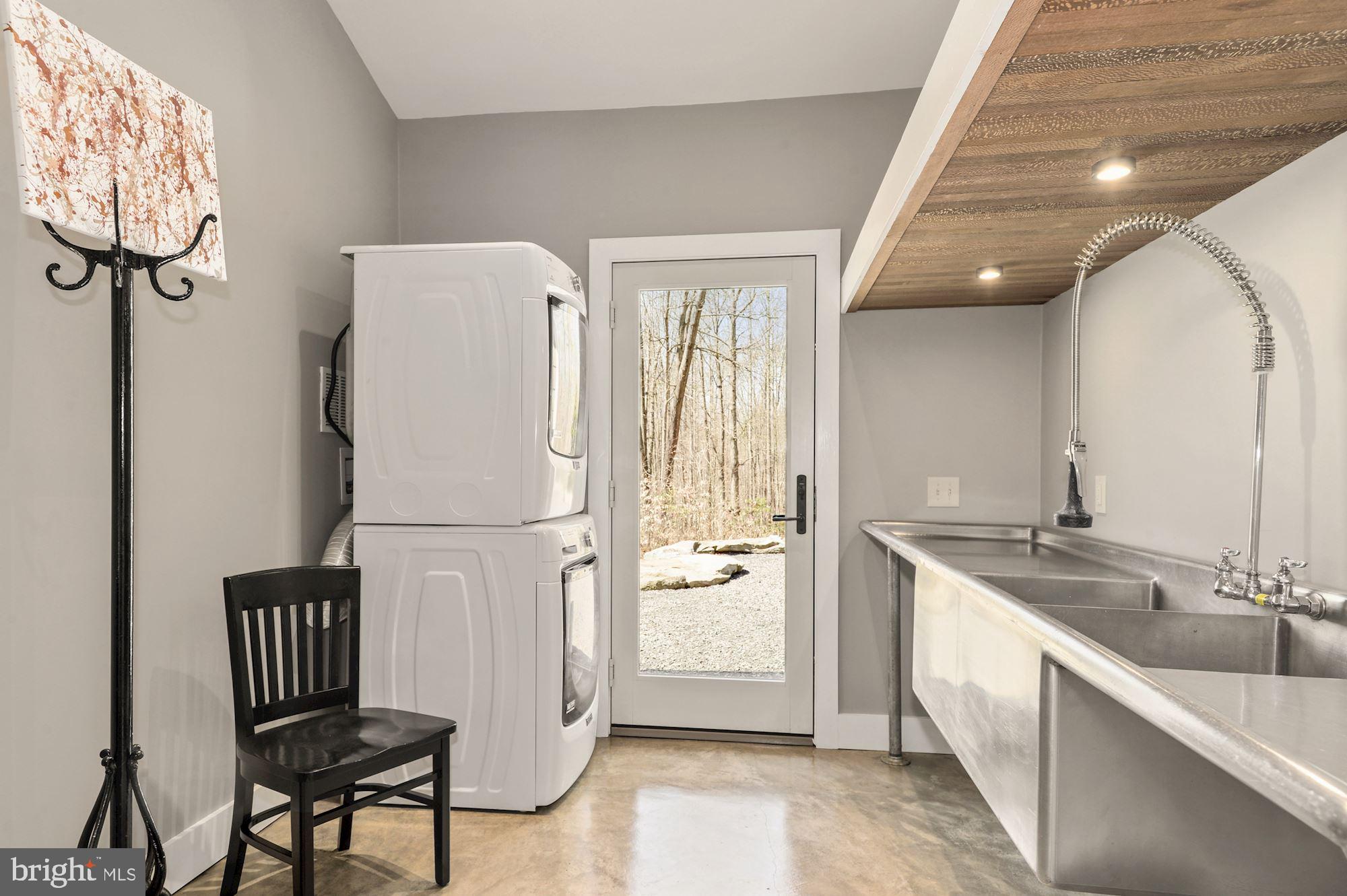 6480 Fireside Place Marshall, VA 20115 - Photo 25 of 36 Laundry w stainless sinks and sep entrance