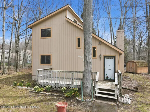 $229,500 | 940 Country Pl Drive, Tobyhanna, PA 18466