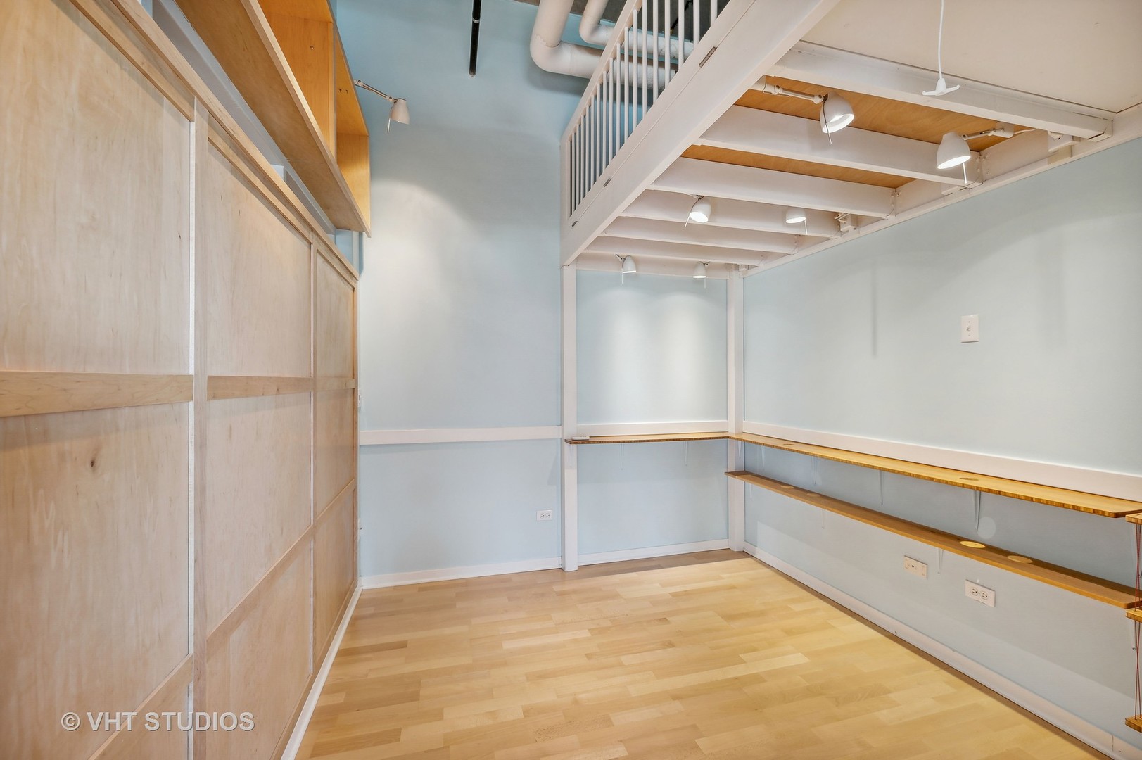 1640 Maple Avenue, Unit 401 Evanston, IL 60201 - Photo 13 of 21 a view of an empty walk in closet