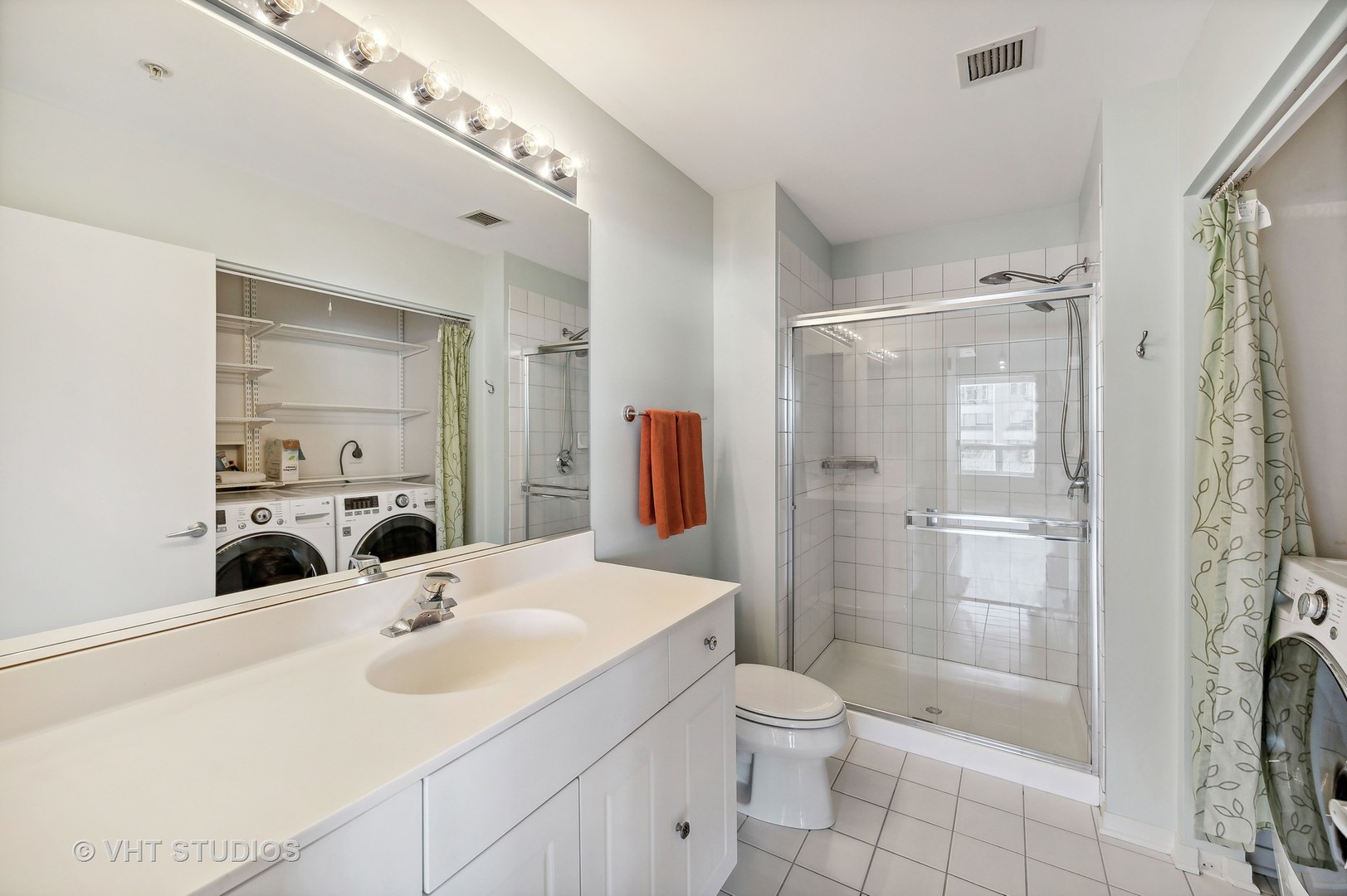 1640 Maple Avenue, Unit 401 Evanston, IL 60201 - Photo 15 of 21 a bathroom with a sink toilet and shower