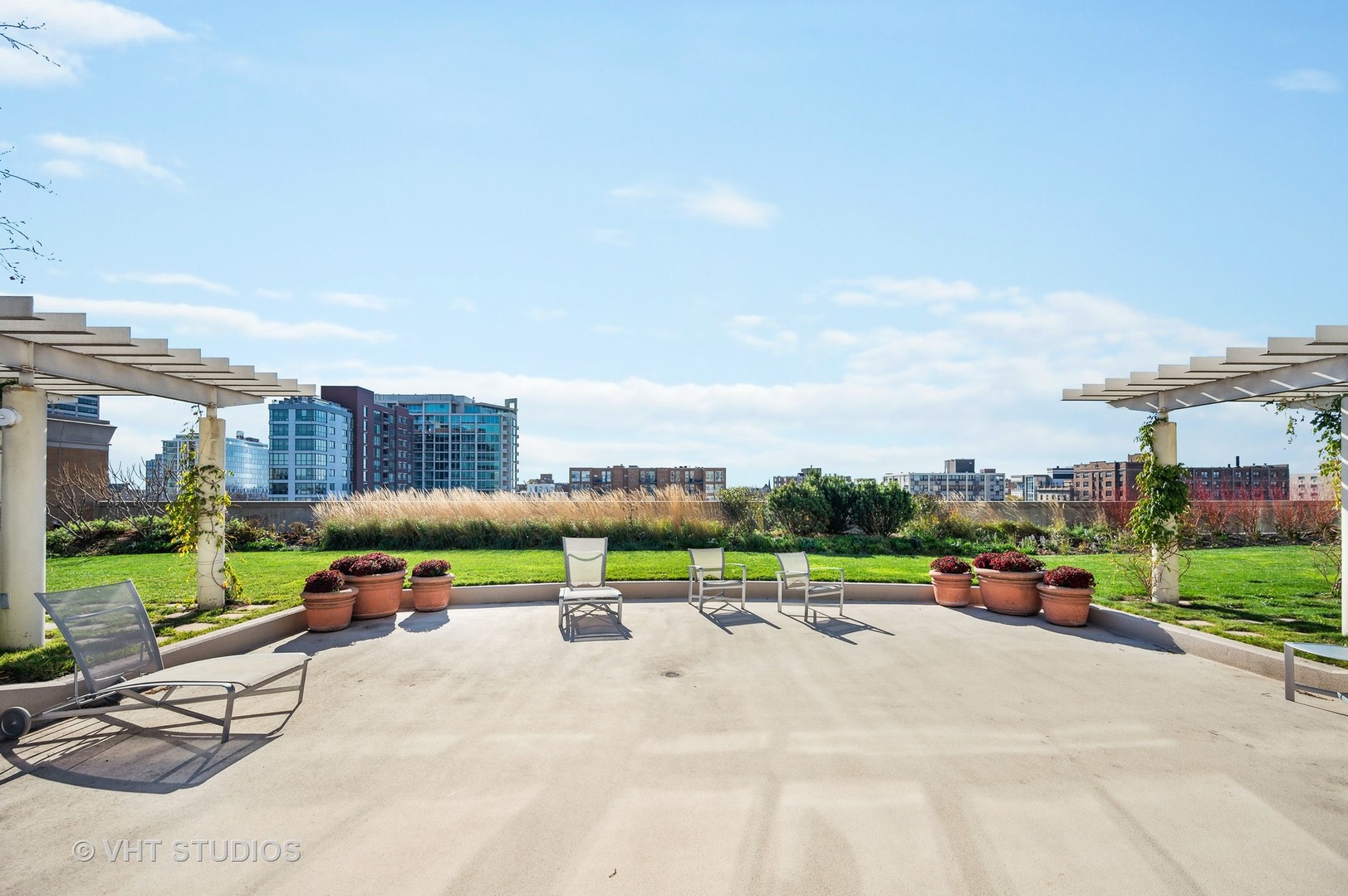 1640 Maple Avenue, Unit 401 Evanston, IL 60201 - Photo 19 of 21 a view of outdoor space with garden and street view