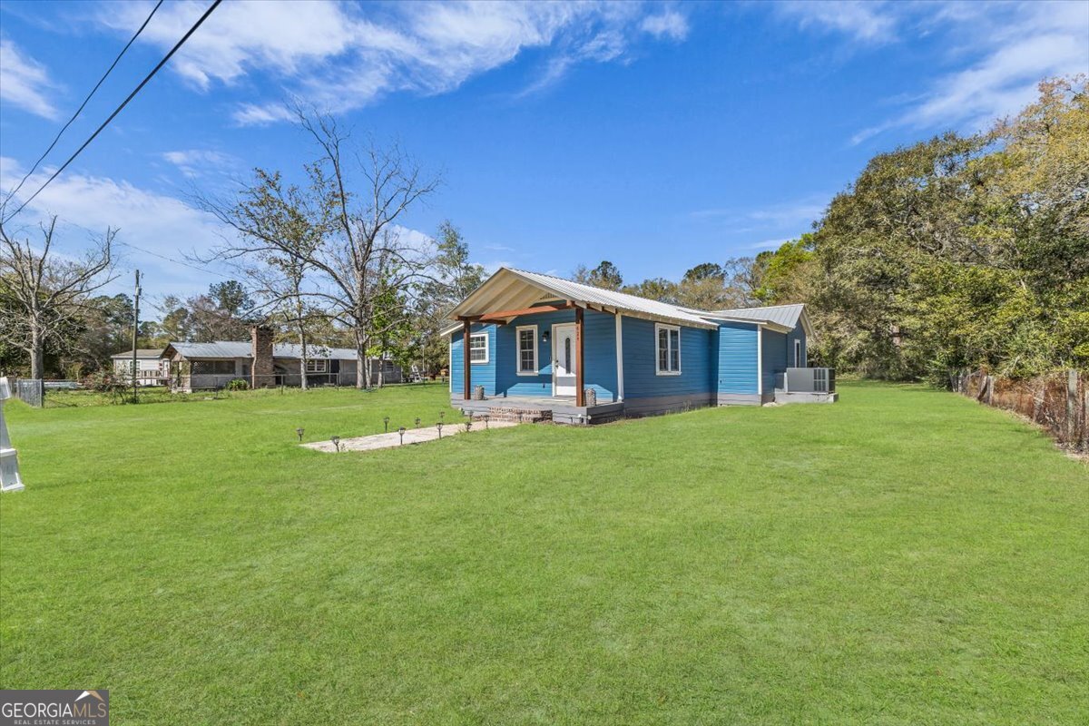 a view of house with a garden