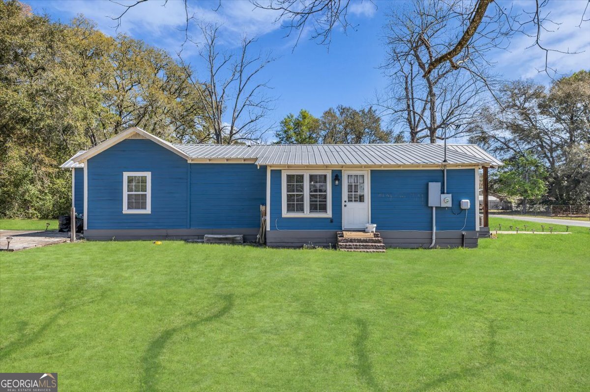 424 Gilford Street Jesup, GA 31546 - Photo 2 of 15 a view of a yard in front of a house with large tree