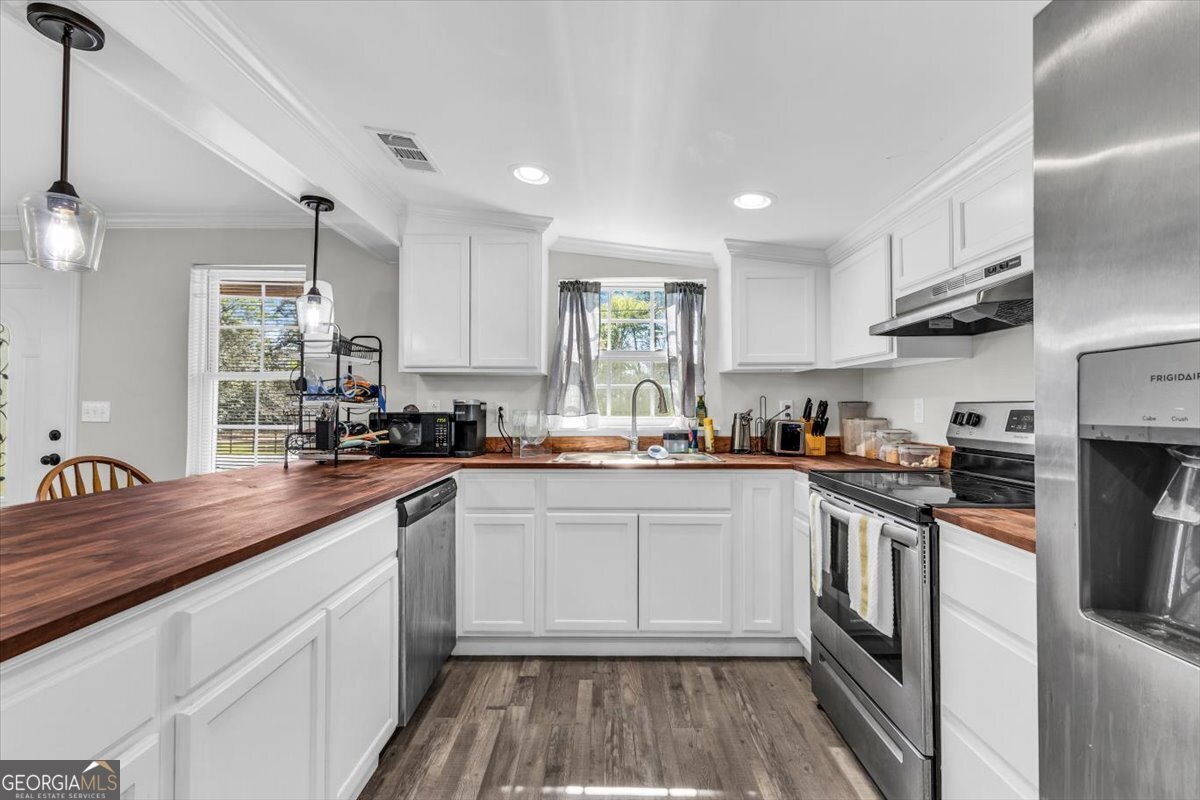 424 Gilford Street Jesup, GA 31546 - Photo 8 of 15 a kitchen with stainless steel appliances granite countertop a sink a stove and cabinets