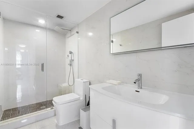 $3,750 | 1980 South Ocean Drive, Unit 19G, Hallandale Beach, FL 33009