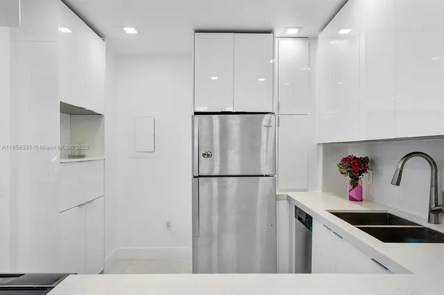 $3,750 | 1980 South Ocean Drive, Unit 19G, Hallandale Beach, FL 33009