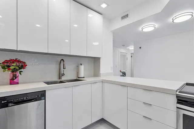 $3,750 | 1980 South Ocean Drive, Unit 19G, Hallandale Beach, FL 33009