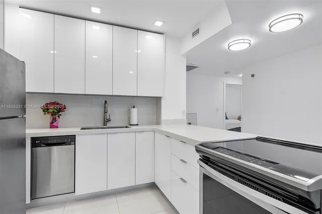 $3,750 | 1980 South Ocean Drive, Unit 19G, Hallandale Beach, FL 33009