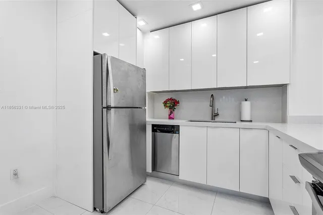 $3,750 | 1980 South Ocean Drive, Unit 19G, Hallandale Beach, FL 33009