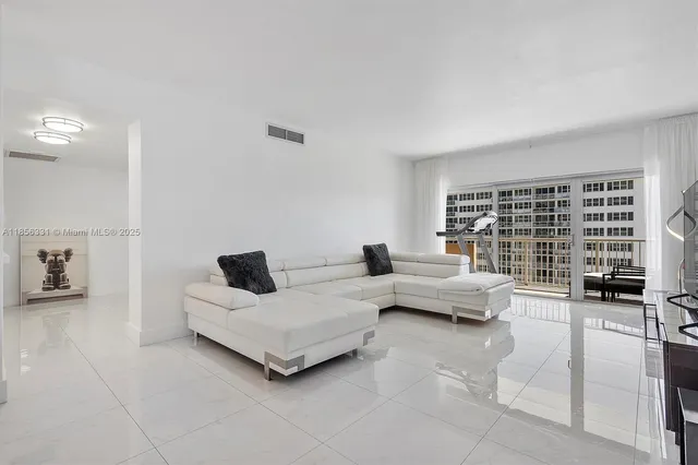 $3,750 | 1980 South Ocean Drive, Unit 19G, Hallandale Beach, FL 33009