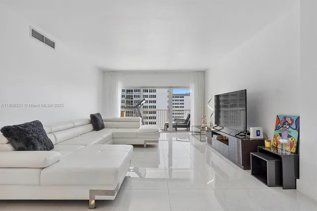 $3,750 | 1980 South Ocean Drive, Unit 19G, Hallandale Beach, FL 33009