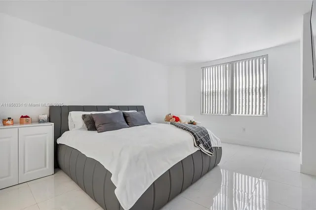 $3,750 | 1980 South Ocean Drive, Unit 19G, Hallandale Beach, FL 33009