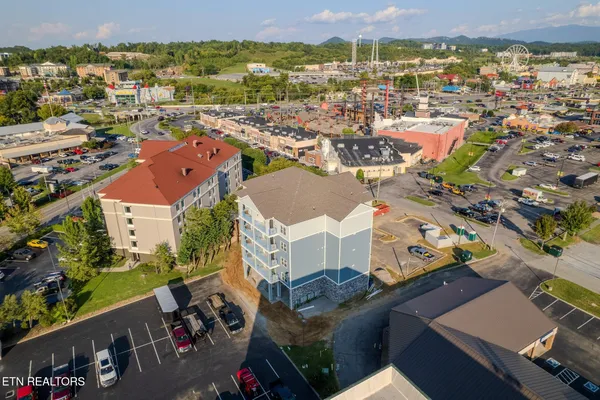 $450,000 | 129 Sugarfoot Way, Unit 401, Pigeon Forge, TN 37863