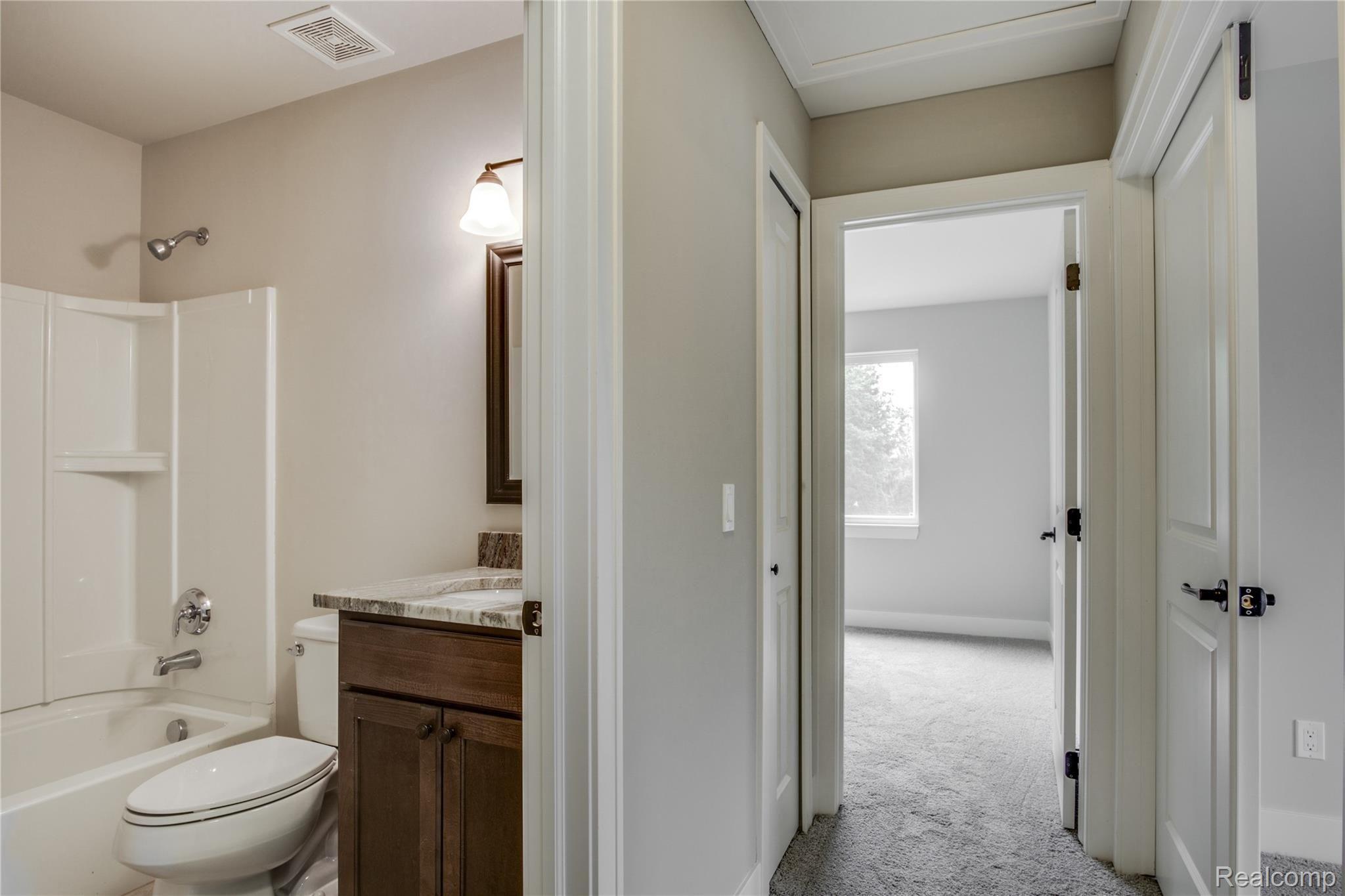 2914 Walsh Drive Rochester, MI 48309 - Photo 22 of 36 Interiors (23 of 37).jpg