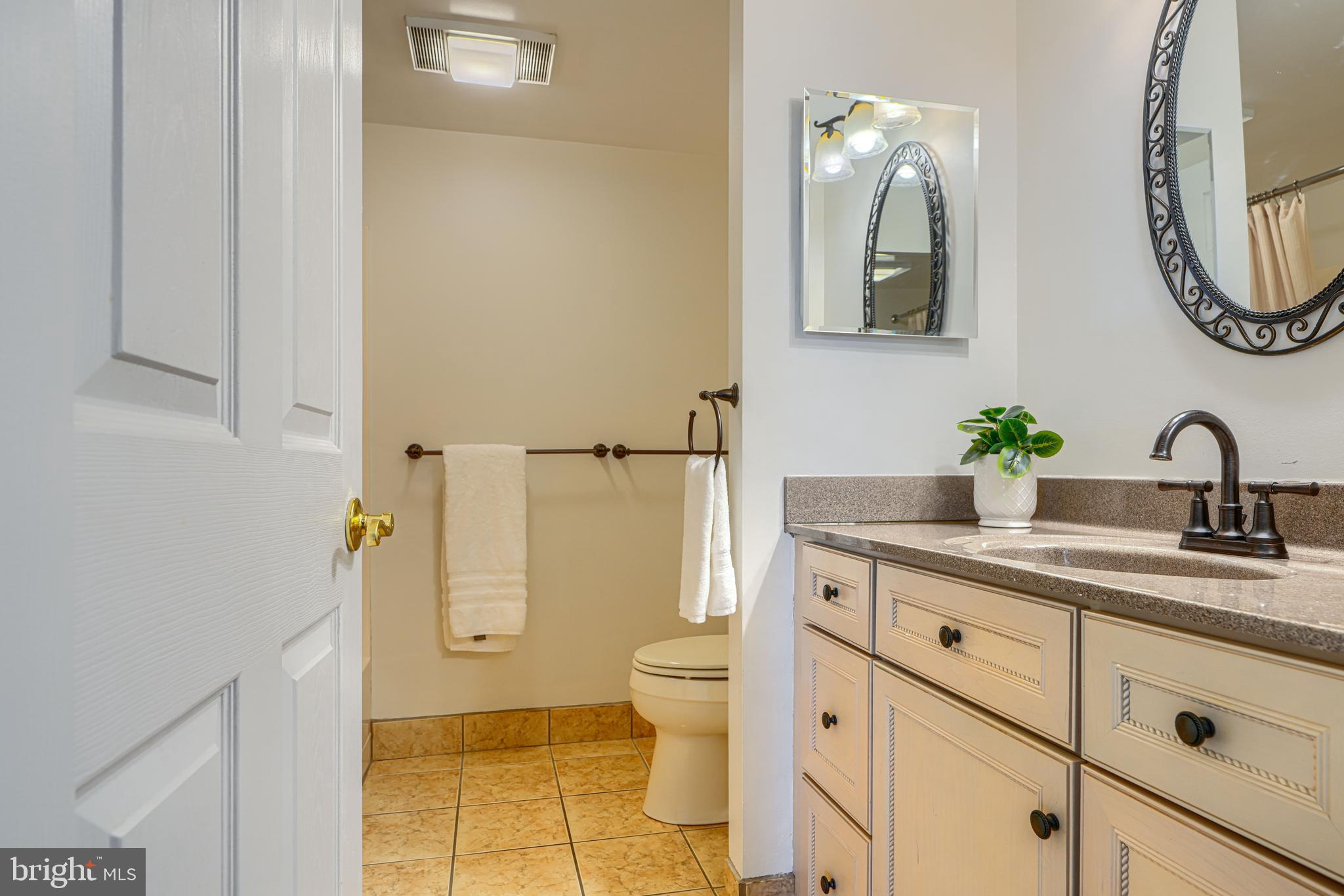 4100 North Charles Street, Unit 1010 Baltimore, MD 21218 - Photo 41 of 73 Updated hallway full bath