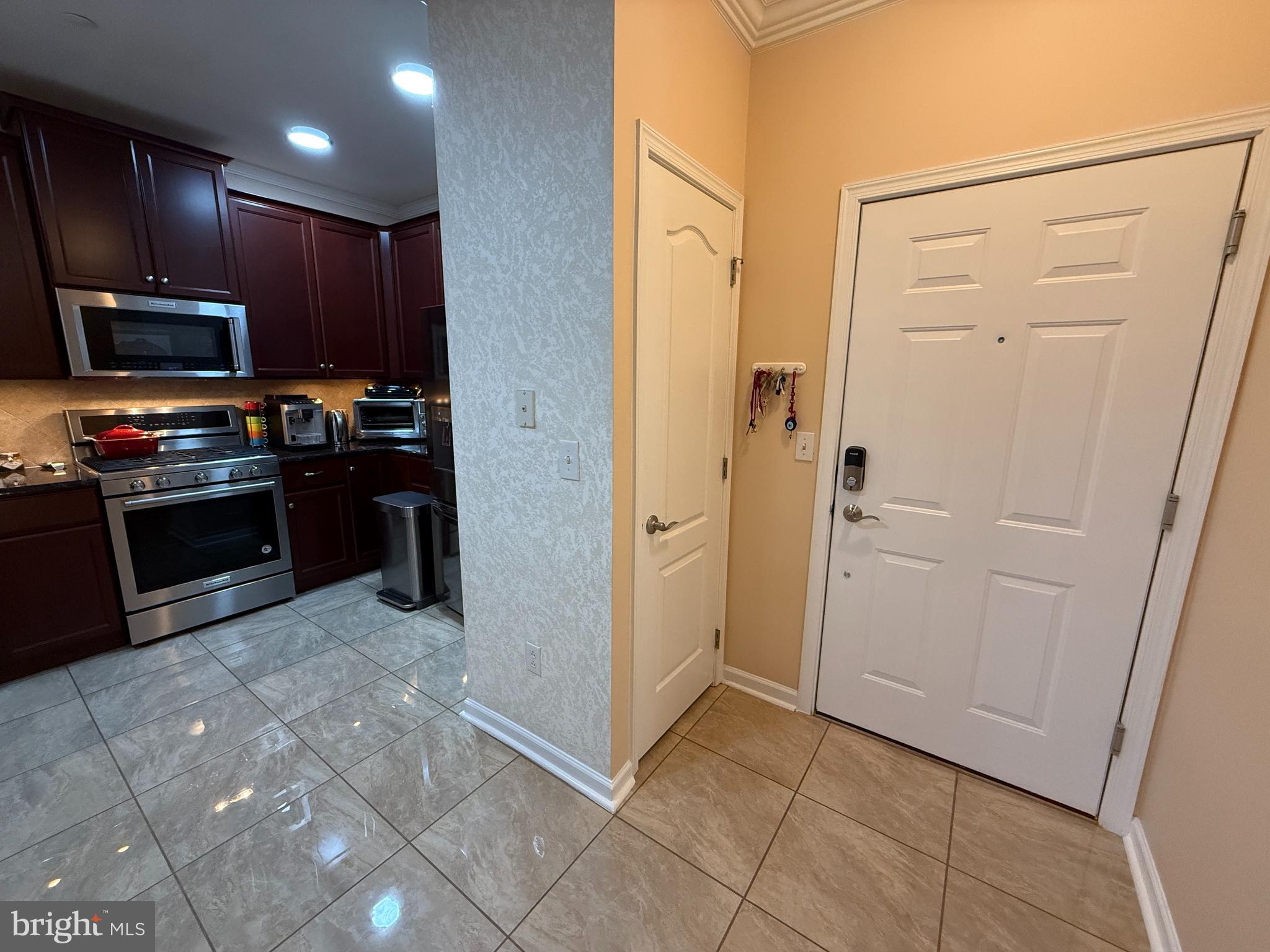 266 Carson Terrace Huntingdon Valley, PA 19006 - Photo 3 of 52