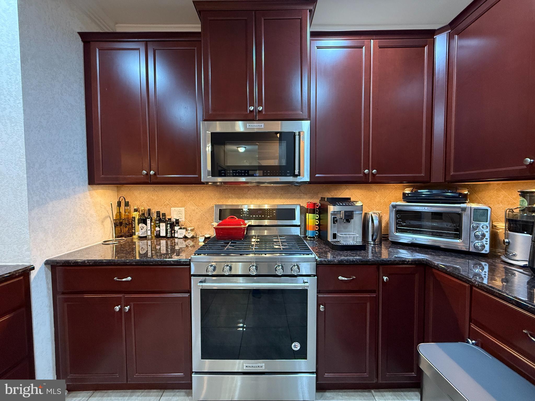 266 Carson Terrace Huntingdon Valley, PA 19006 - Photo 5 of 52