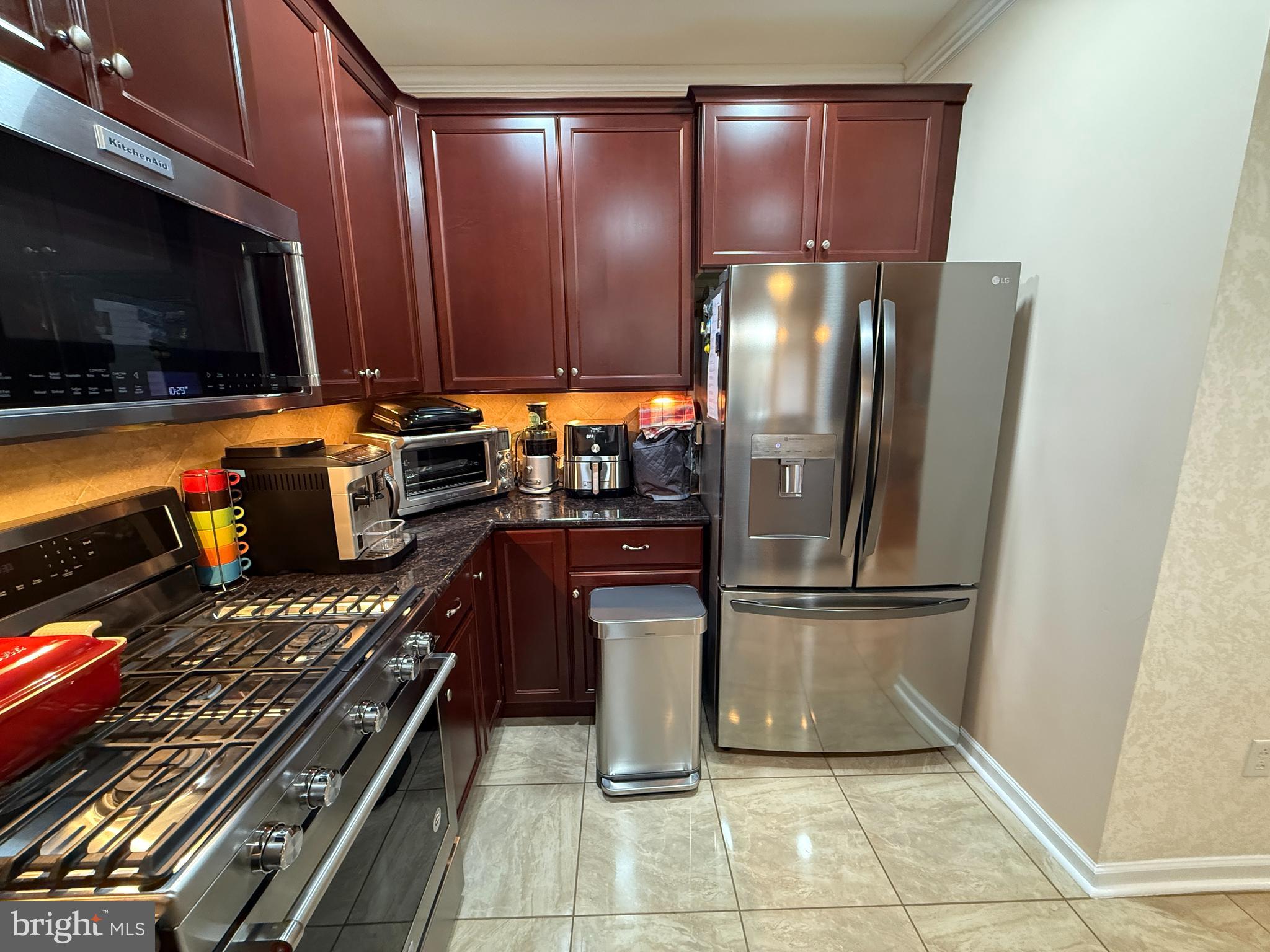 266 Carson Terrace Huntingdon Valley, PA 19006 - Photo 7 of 52