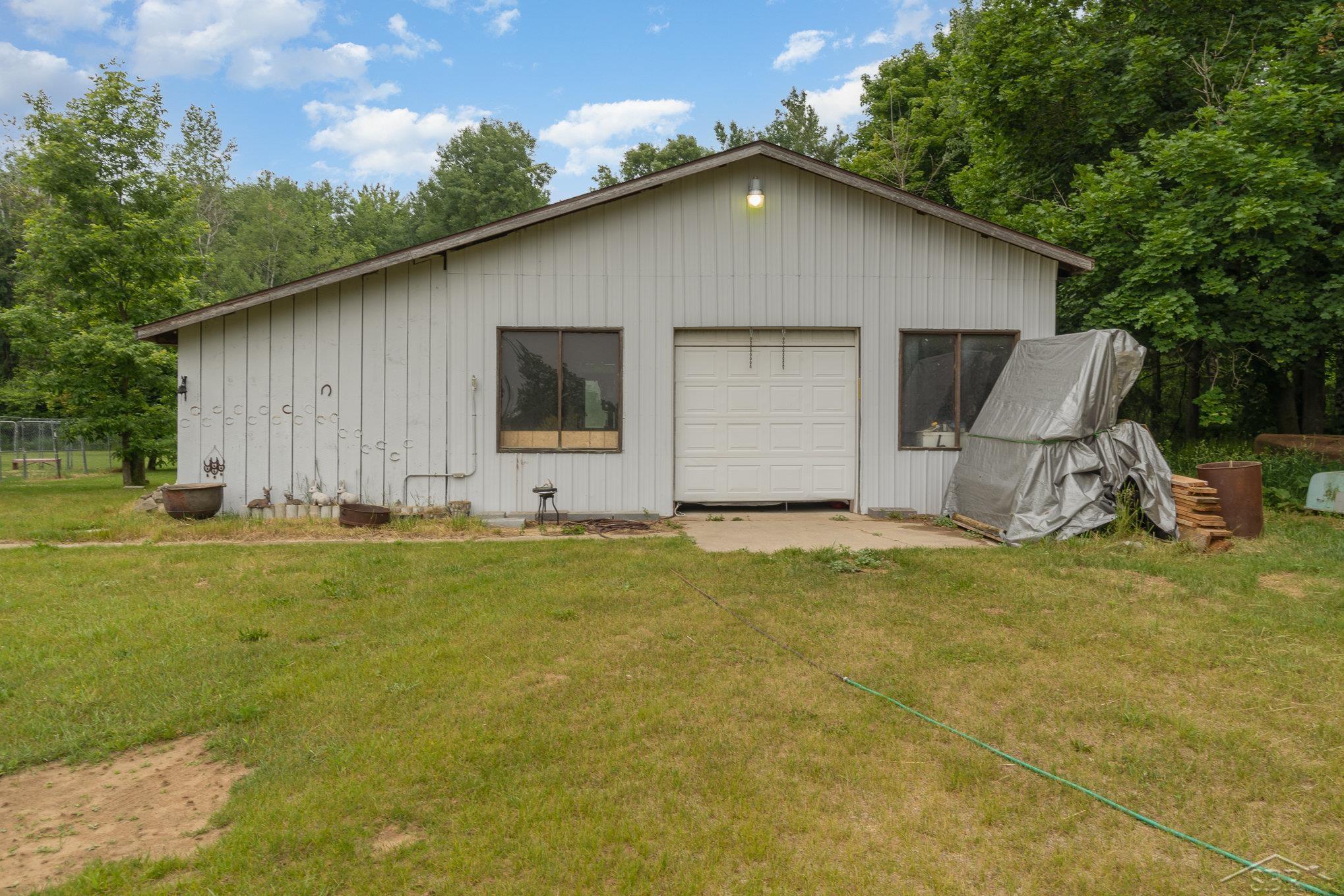 2863 East Bombay Road Midland, MI 48642 - Photo 5 of 27 50112421-4.JPG