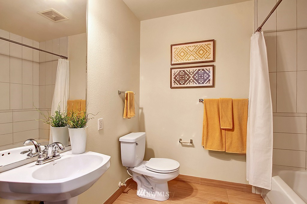 1610 Belmont Avenue, Unit 606 Seattle, WA 98122 - Photo 14 of 20