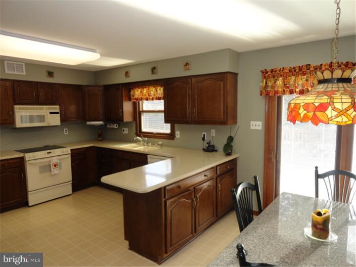 935 Roeloffs Road Yardley, PA 19067 - Photo 4 of 13 Gallery Image 4