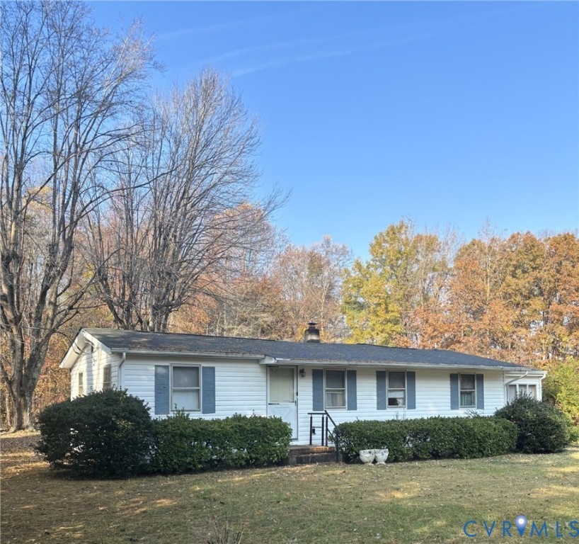 3485 Jefferson Landing Road Powhatan, VA 23139 - Photo 3 of 15 Single story home featuring a front yard and a chi