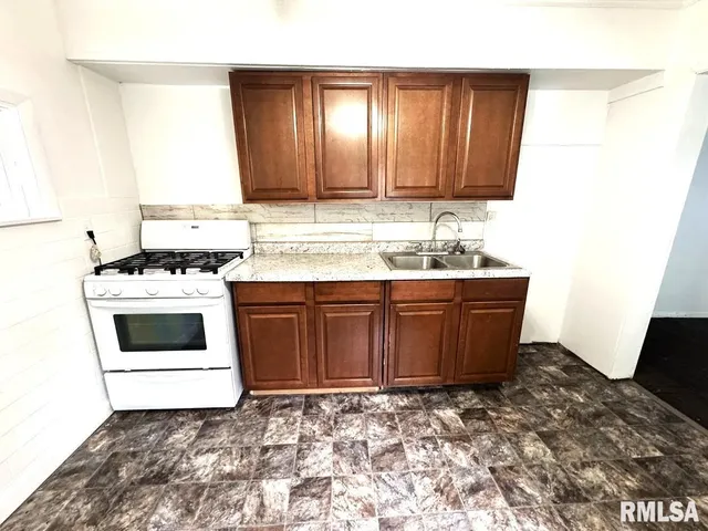 $60,000 | 410 East Thrush Avenue, Peoria, IL 61603